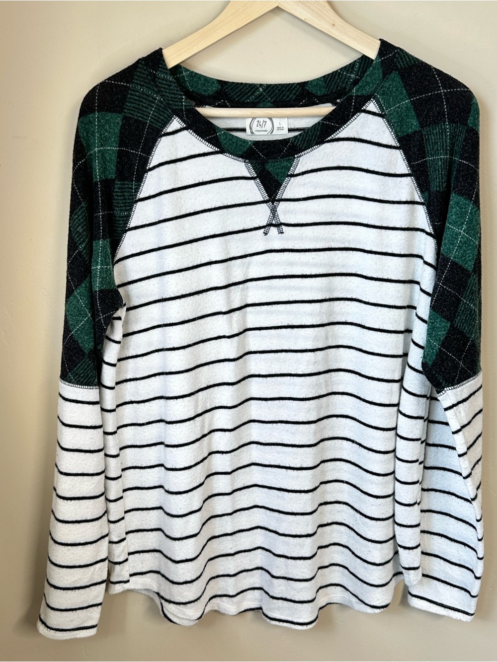 Maurices LARGE Soft Black & White Striped Raglan Pullover with Argyle Pattern